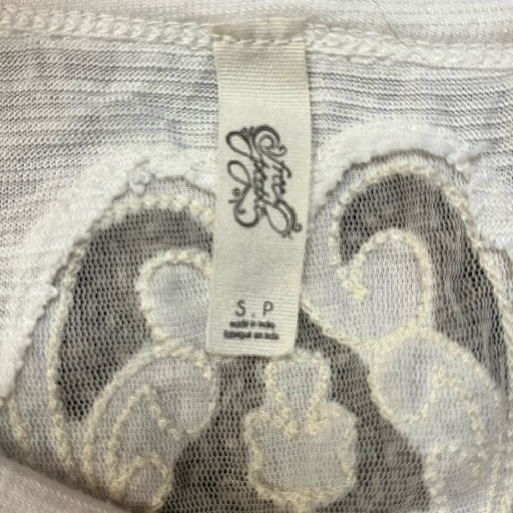 That's Amore Tee in Eggshell
Free People - Picture 4 of 4